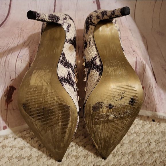 Steve Madden "Proto" Tan/Brown Snakeskin Faux Leather Gold Stud Detail 5.5M $150 - Picture 7 of 7